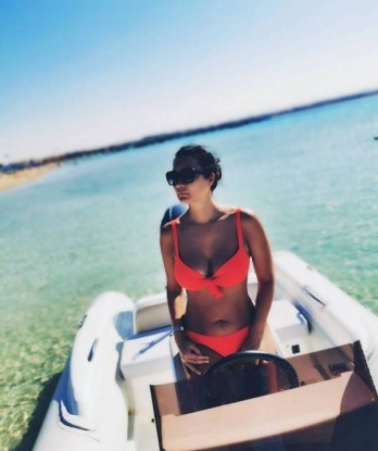 Мое роскошное тело и нежные прикосновения приведут тебя в экстаз ✨💋 Я особенная, а мои услуги не имеют равных 😉💫 В моем обаятельном обществе ты найдешь удовлетворение своих тайных фантазий и страстные моменты наслаждения. Ночь со мной станет незабываемым приключением, которым ты захочешь повторить снова и снова... 🌃🌌 Сделай для себя незабываемый подарок и позволь мне стать твоей маленькой ночной феей. Прекрасные отзывы на свой счет и умопомрачительные фото гарантируют только лучшее! Москва моя родина, так что жду встречи в Москве, чтобы сделать твои желания реальностью. 💫✨😉 Елена